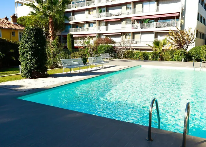 Studio- Mont Boron, Piscine Sur La *